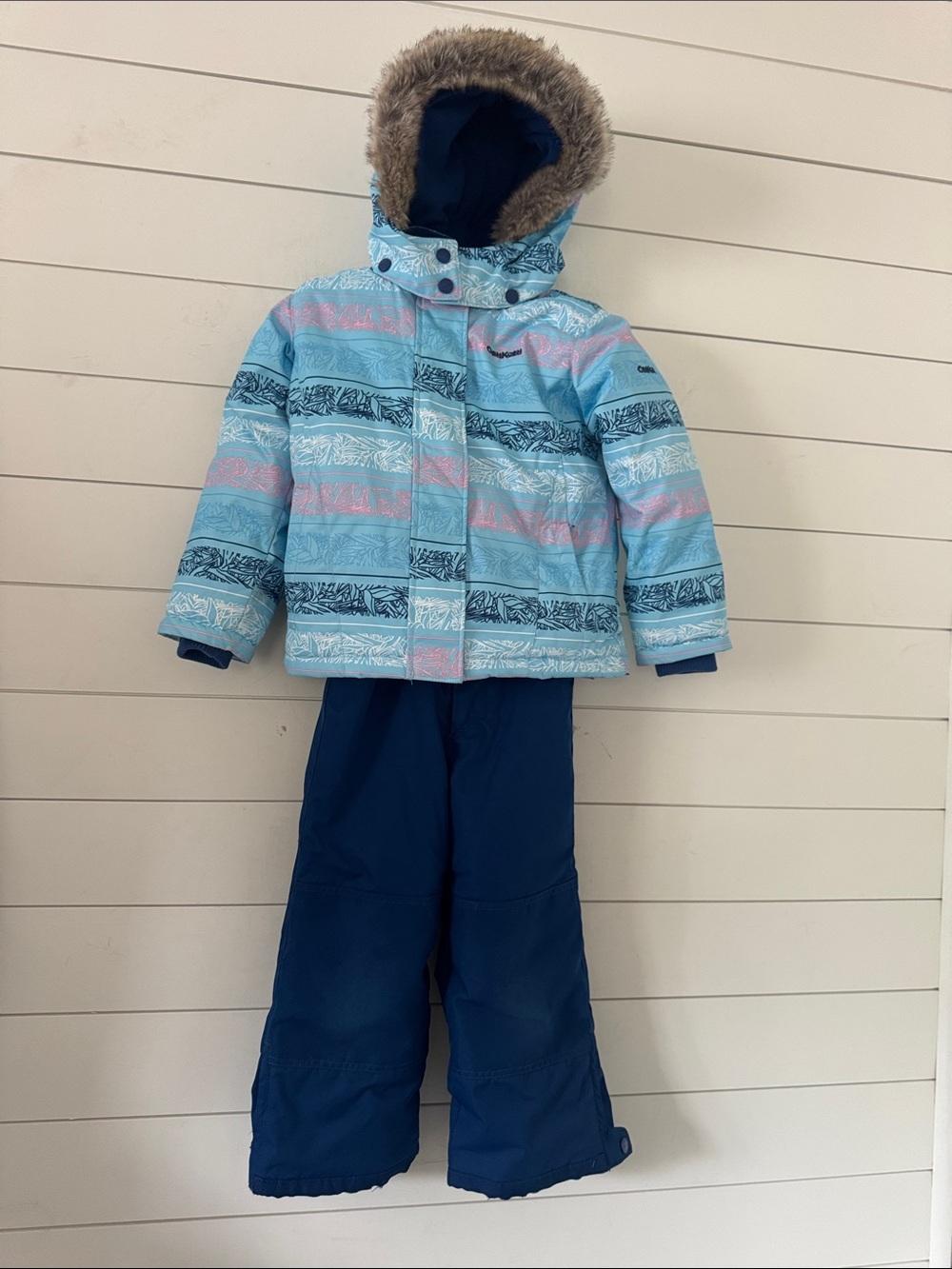 Oshkosh B'gosh® Kid Size 5 Snow/Ski Jacket, Pants and Mittens